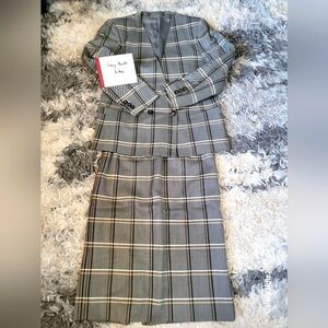 STUNNING BURBERRY SUITE